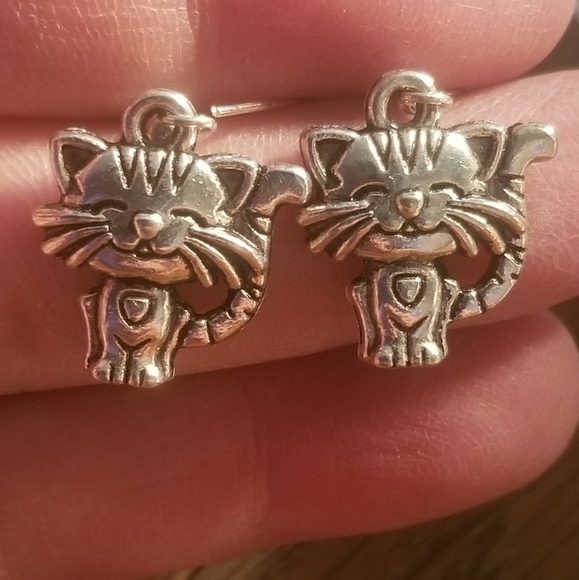 SMILING Kitty dangling earrings - Picture 1 of 4